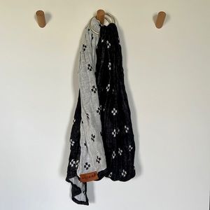 WildBird Emperor Black and White Ring Sling with Gold Rings 74”